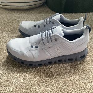 On Cloud 6 WP, size 10, heather/metal